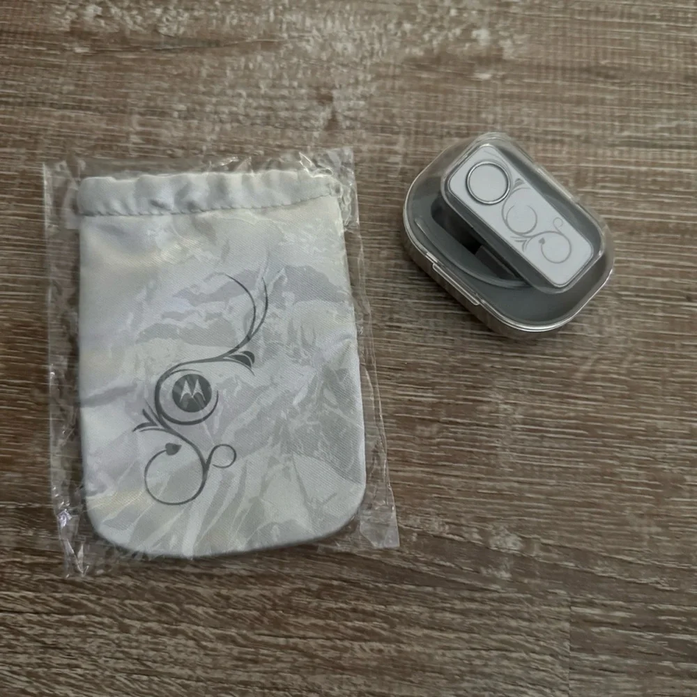 Motorola Bluetooth Headset with White Pouch